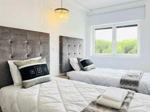 Spacious Modern & Stylish Flat by HostWise