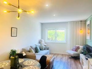 Spacious Modern & Stylish Flat by HostWise