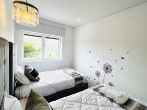 Spacious Modern & Stylish Flat by HostWise