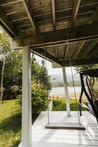 Luxurious Lakeside Chalet with Swim Spa