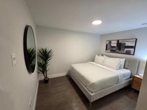 Waterfront 1 BR with huge patio and 6 appliances