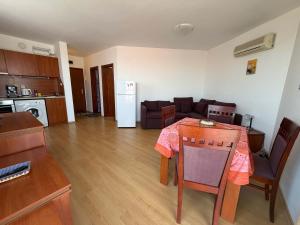 Seaside Stay at Dolphin 1BD in Ravda