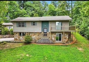 Cozy Retro Mid-Century Vibes 2BR Villa TYS UT