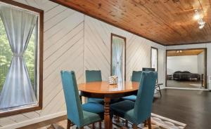 Cozy Retro Mid-Century Vibes 2BR Villa TYS UT