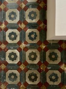 Luxury charming Suite with Jacuzzi in Historic building Stairway La Spezia Steps away from trains and downtown
