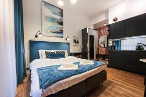 Urban-Glam City Centre Studio with a Gym and Terrace
