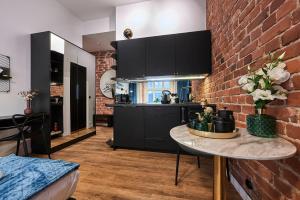 Urban-Glam City Centre Studio with a Gym and Terrace