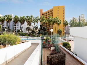 Bright Las Flores 1L with pool