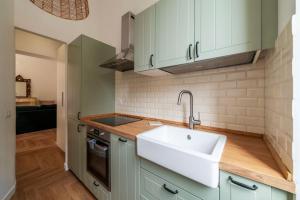 GuestHost - Elegant Apartment near Villa Torlonia