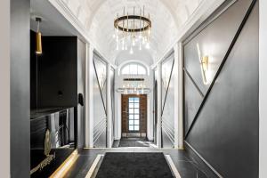 Urban-Glam City Centre Studio with a Gym and Terrace