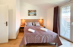 Gorgeous Apartment In Vodice With House Sea View