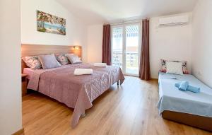 Gorgeous Apartment In Vodice With House Sea View