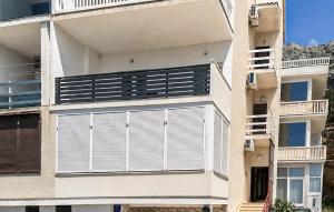 Awesome Apartment In Mimice With Wifi