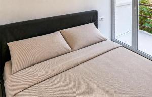Awesome Apartment In Mimice With Wifi