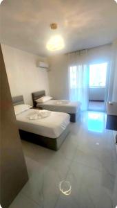 Deluxe Two-Bedroom Apartment with 2 Bathrooms