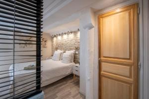Bright room with AC Close to Old Port & Panier