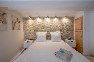 Bright room with AC Close to Old Port & Panier