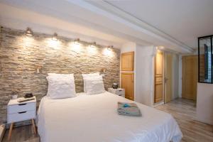 Bright room with AC Close to Old Port & Panier