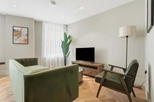 Cheyne Evergreen l Luxury Chelsea Retreat with Thames Views
