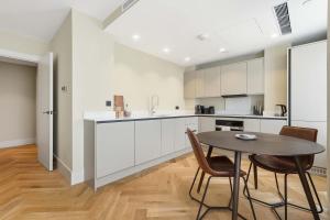 Cheyne Evergreen l Luxury Chelsea Retreat with Thames Views