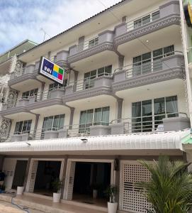THE BEACH INN Cha-Am