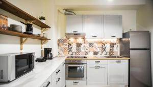 Spacious 2 Bd Seafront Escape in Volos w Patio