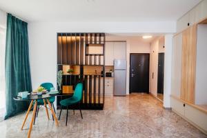 Emerald Suite - Private Parking & Self Check-In