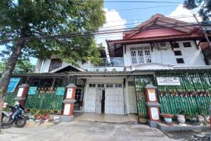 Hotel O Syariah Near UNS Surakarta formerly La Tansa