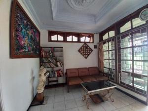 Hotel O Syariah Near UNS Surakarta formerly La Tansa