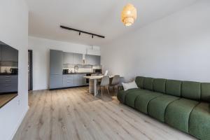Aqua Breeze Golem 1BR Apartment by PikHost