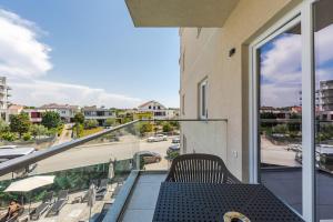 Aqua Breeze Golem 1BR Apartment by PikHost