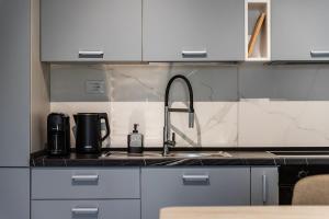Aqua Breeze Golem 1BR Apartment by PikHost