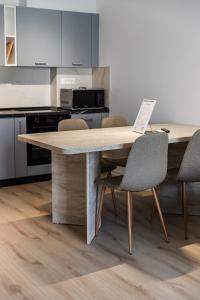 Aqua Breeze Golem 1BR Apartment by PikHost