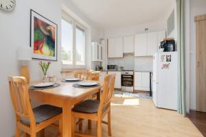 Green Studio Bielany Near the Metro by Noclegi Renters