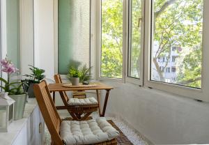 Spacious Flat with Garage - Steps from the Sea Garden by Flat Manаger