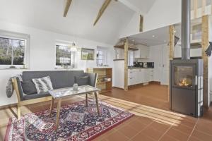 Stylish Renovated Holiday Home Sj-357