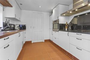 Stylish Renovated Holiday Home Sj-357