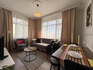 Stylish 1BR w Private Turkish Bath • Near Galata