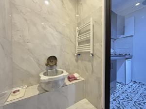 Stylish 1BR w Private Turkish Bath • Near Galata