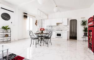 Bright 3-room apartment with terrace