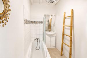 Bright 3-room apartment with terrace