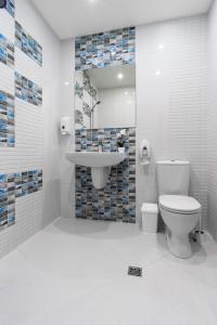 Comfortable 1BR w Balcony & Free Parking