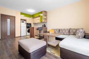 Comfortable 1BR w Balcony & Free Parking