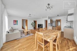 2 BR in Kadriorg with Sauna Balcony and Free Parking