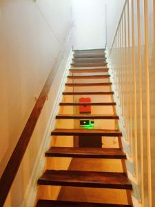 APARTMENT 7, Bevel Court