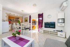 Pool & Jacuzzi Home NadaLina