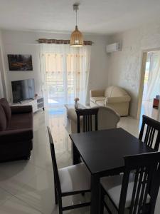 Onis Apartments