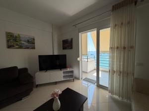 Onis Apartments