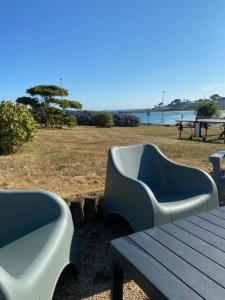 Studio piscine et vue mer