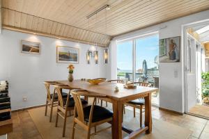 Nice Holiday Home Close To The North Sea - Sj1004